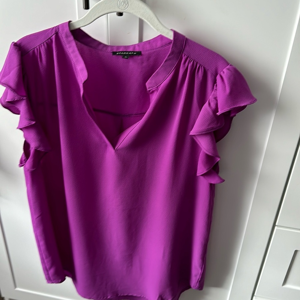 Gorgeous top perfect for layering